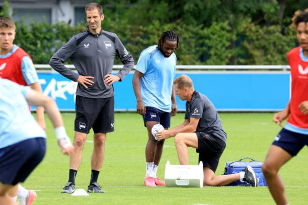 18.08.2026, DEU GER, Fussball , 2.Fussballbundesliga, Saison 2026 2027), Sportforum, Hertha BSC, Training Deyovaisio Zeefuik (Hertha BSC Berlin 42), Juergen Lange (Therapeut Hertha BSC), Co-Trainer Andre Mijatovic (Hertha BSC Berlin) 2. Liga: DFB DFL regulations prohibit any use of photographs as image sequences and or quasi-video) Berlin Sportforum Berlin Deutschland *** August 18, 2026, Germany, Soccer, 2. Bundesliga, 2026–2027 season, Sportforum, Hertha BSC, Deyovaisio Zeefuik training at Hertha BSC Berlin 42, Jürgen Lange, therapist at Hertha BSC, assistant coach Andre Mijatovic at Hertha BSC Berlin, 2. Bundesliga. DFB and DFL regulations prohibit any use of photographs as image sequences and or quasi-video. Berlin Sportforum, Berlin, Germany Copyright: xNordphotox xEnglerx