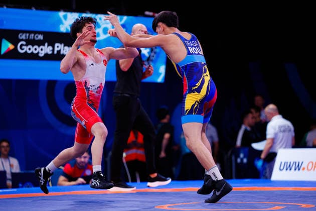 U20 World Championships 60kg GR - Dragos Gabriel Draga (ROU) df. Furkan Oden (TUR) *** U20 World Championships, 60 kg Greco-Roman: Dragos Gabriel Draga (ROU) defeated Furkan Oden (TUR) Copyright: xKostadinxAndonovx