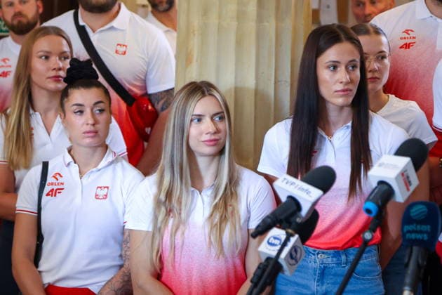WARSZAWA 18.08.2026 SPOTKANIE MINISTRA SPORTU I TURYSTYKI Z MEDALISTAMI MISTRZOSTW EUROPY W LEKKOATLETYCE 2026 --- MINISTRY OF AND TOURISM AND POLISH MEDALISTS OF EUROPEAN ATHLETICS CHAMPIONSHIPS 2026 - PRESS CONFERNCE IN WARSAW MAGDALENA STEFANOWICZ KRISCINA CIMANOUSKA NATALIA BUKOWIECKA FOT. ANNA KLEPACZKO FOTOPYK NEWSPIX.PL --- newspix.pl POLAND OUT! 