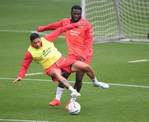 18.08.2026, xophax, Fussball 1.Bundesliga, Bayer 04 Leverkusen , Training , Saison 2026 2027. Equi Fernandez , links und Victor Boniface , rechts ( Bayer Leverkusen ) Leverkusen *** August 18, 2026, xophax, Soccer, Bundesliga 1, Bayer 04 Leverkusen, Practice, 2026–2027 Season, Equi Fernandez (left) and Victor Boniface (right), Bayer Leverkusen, Leverkusen