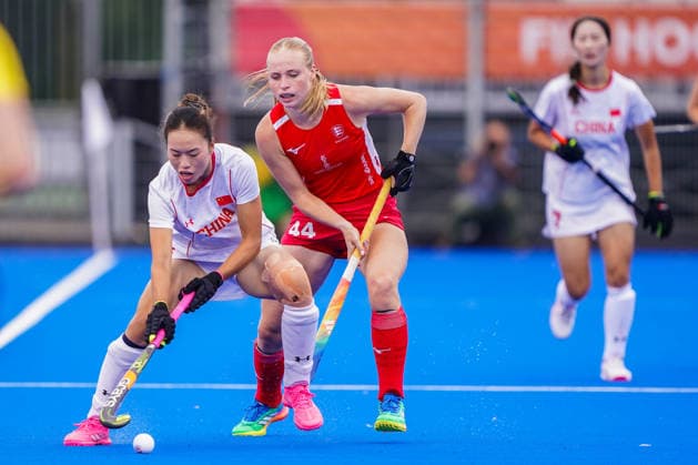 2026-08-18 England v China - FIH Hockey World Cup AMSTELVEEN, NETHERLANDS - AUGUST 18: Liu Yang of China, Lottie Bingham of England during the FIH Hockey World Cup match between England and China at Wagener Stadion on August 18, 2026 in Amstelveen, Netherlands. Amstelveen Wagener Stadion Netherlands Content not available for redistribution in The Netherlands directly or indirectly through any third parties. Copyright: xAndrexWeeningx