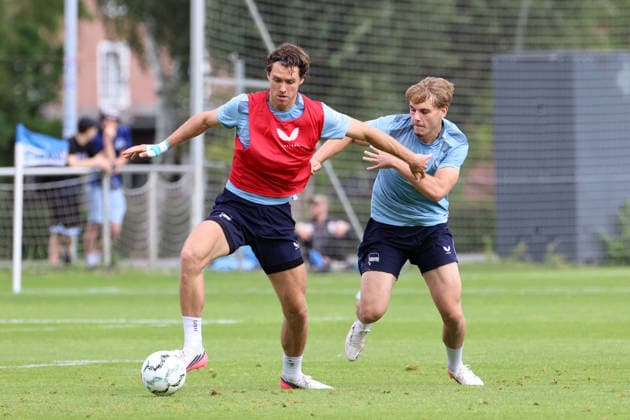 Linus Gechter am Ball, Mayson Grothe Zweikampf Spielszene Aktion Fußball Fussball Saison 2026 2027 2.Bundesliga Herren DFL 18.08.2026 Training Hertha BSC Berlin DFL regulations prohibit any use of photographs as image sequences and or quasi-video. *** Linus Gechter with the ball, Mayson Grothe in a tackle; game scene, action, sports, soccer, soccer season 2026–2027, 2. Bundesliga, men s, DFL, August 18, 2026, training, Hertha BSC Berlin; DFL regulations prohibit any use of photographs as image sequences and or quasi-video