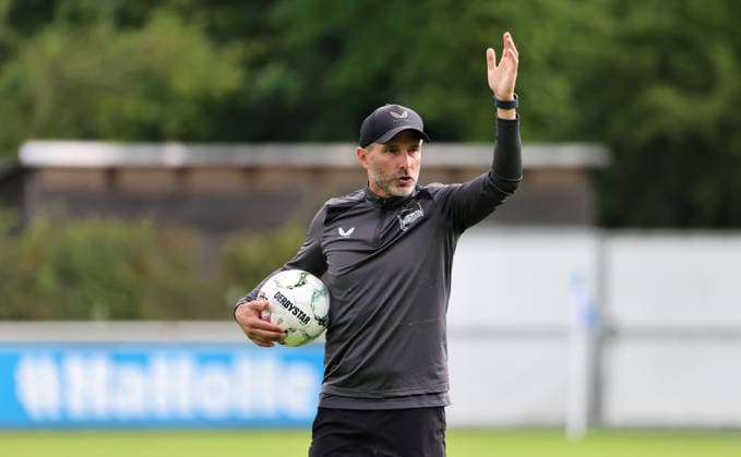 Trainer Stefan Leitl gibt Anweisungen Aktion Oberkörper Fußball Fussball Saison 2026 2027 2.Bundesliga Herren DFL 18.08.2026 Training Hertha BSC Berlin DFL regulations prohibit any use of photographs as image sequences and or quasi-video. *** Coach Stefan Leitl gives instructions. Upper-body exercise. Sports. Soccer. Soccer season 2026–2027. 2. Bundesliga (men). DFL. August 18, 2026. Training session at Hertha BSC Berlin. DFL regulations prohibit any use of photographs as image sequences and or quasi-video.