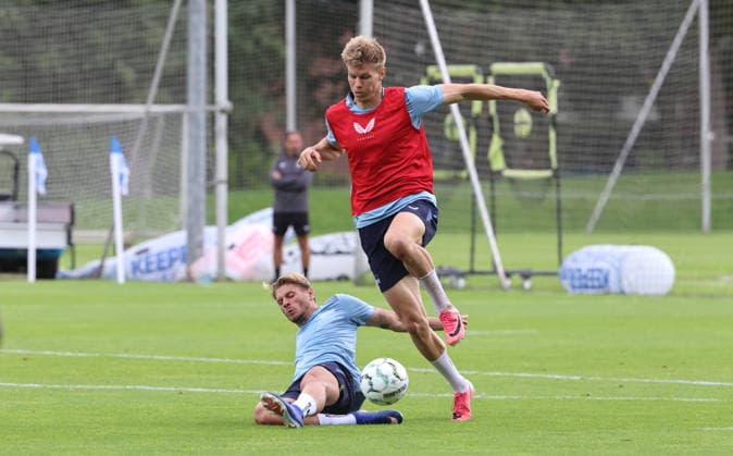 Marton Dardai, Luca Schuler am Ball Zweikampf Spielszene Aktion Fußball Fussball Saison 2026 2027 2.Bundesliga Herren DFL 18.08.2026 Training Hertha BSC Berlin DFL regulations prohibit any use of photographs as image sequences and or quasi-video. *** Marton Dardai, Luca Schuler with the ball; tackle; game scene; action; sports; soccer; soccer season 2026–2027; 2. Bundesliga; men s; DFL; August 18, 2026; practice; Hertha BSC Berlin; DFL regulations prohibit any use of photographs as image sequences and or quasi-video