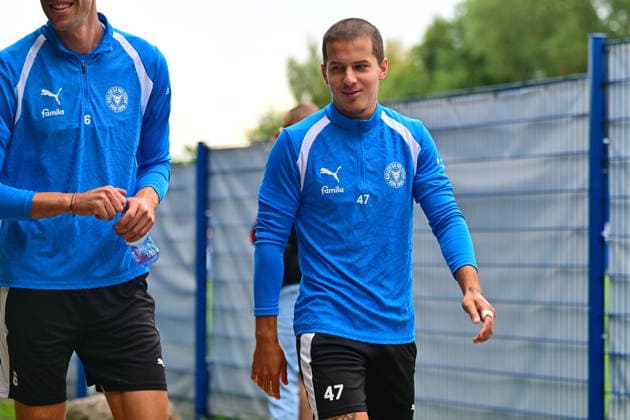 18.08.2026, Fußball, Herren, 2.BL, Saison 2026 2027, Training Holstein Kiel John Tolkin Kiel, Projensdorf Projensdorf, Trainigsplatz Schleswig-Holstein Deutschland *** August 18, 2026, Soccer, Men s, 2nd Division, 2026–2027 Season, Holstein Kiel Training Session with John Tolkin in Kiel, Projensdorf, Projensdorf, Training Field, Schleswig-Holstein, Germany