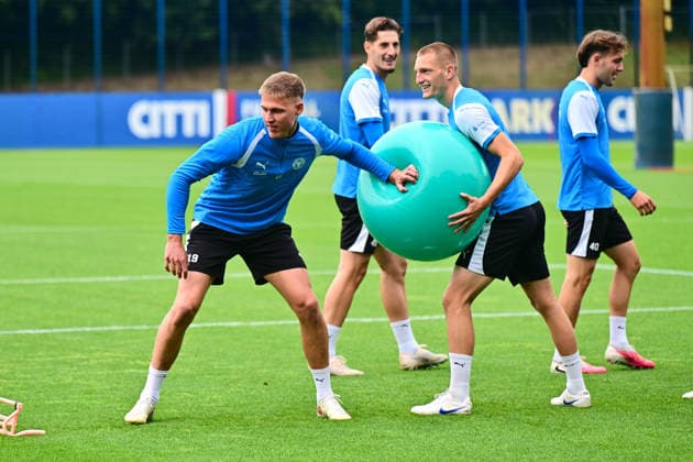 18.08.2026, Fußball, Herren, 2.BL, Saison 2026 2027, Training Holstein Kiel Phil Harres vor Ivan Nekic Kiel, Projensdorf Projensdorf, Trainigsplatz Schleswig-Holstein Deutschland *** August 18, 2026, Soccer, Men s, 2nd Division, 2026–2027 Season, Holstein Kiel Practice: Phil Harres ahead of Ivan Nekic, Kiel, Projensdorf, Projensdorf, Training Field, Schleswig-Holstein, Germany