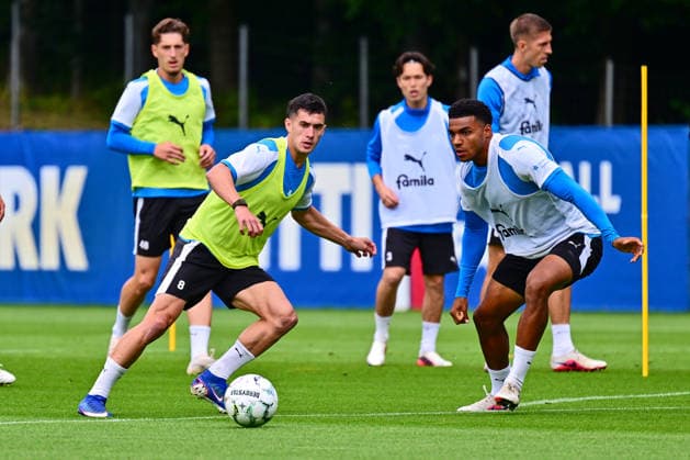 18.08.2026, Fußball, Herren, 2.BL, Saison 2026 2027, Training Holstein Kiel Guillermo Balzi gegen Ikem Ugoh Kiel, Projensdorf Projensdorf, Trainigsplatz Schleswig-Holstein Deutschland *** August 18, 2026, Soccer, Men s, 2nd Division, 2026–2027 Season, Holstein Kiel Training: Guillermo Balzi vs. Ikem Ugoh, Kiel, Projensdorf, Projensdorf, Training Field, Schleswig-Holstein, Germany