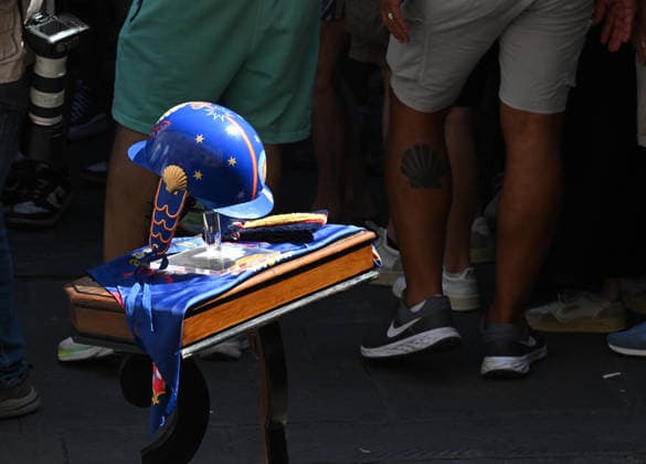 August 18, 2026, Siena, Italy: Jockey Giovanni Atzeni, nicknamed Tittia and his horse Anda e Bola of Contrade Nicchio during the blessing of the historical Italian horse race Palio di Siena, in Siena, Italy, 18 August 2026. ANSA CLAUDIO GIOVANNINI Traditional Palio Di Siena Horses Race In Siena  - ZUMAa110 20260818_zaf_a110_001 Copyright: xClaudioxGiovanninix