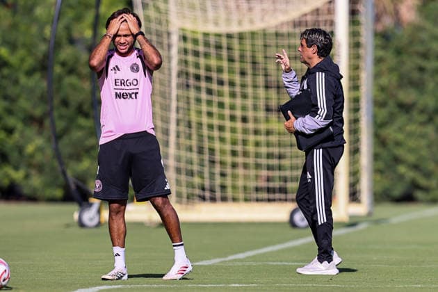 FORT LAUDERDALE, FL - AUGUST 18: Head Coach, Guillermo Hoyos, talks to Telasco Segovia (8) of Inter Miami CF prior to an Inter Miami Training Session at Florida Blue Training Center on August 18, 2026 in Fort Lauderdale, Florida. (Photo by Chris Arjoon Icon Sportswire) SOCCER: AUG 18 Inter Miami CF Training EDITORIAL USE ONLY Icon2608180000004