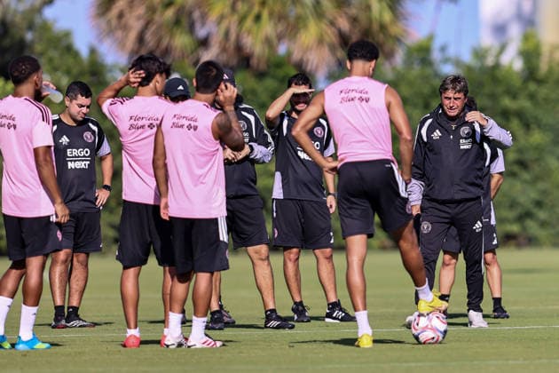 FORT LAUDERDALE, FL - AUGUST 18: Head Coach, Guillermo Hoyos, of Inter Miami CF, talks to Inter Miami CF players prior to an Inter Miami Training Session at Florida Blue Training Center on August 18, 2026 in Fort Lauderdale, Florida. (Photo by Chris Arjoon Icon Sportswire) SOCCER: AUG 18 Inter Miami CF Training EDITORIAL USE ONLY Icon2608180000005