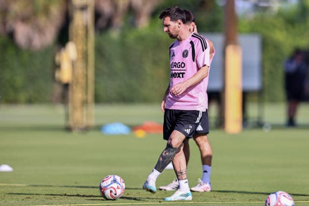 FORT LAUDERDALE, FL - AUGUST 18: Lionel Messi (10) of Inter Miami CF is seen at an Inter Miami Training Session at Florida Blue Training Center on August 18, 2026 in Fort Lauderdale, Florida. (Photo by Chris Arjoon Icon Sportswire) SOCCER: AUG 18 Inter Miami CF Training EDITORIAL USE ONLY Icon2608180000037