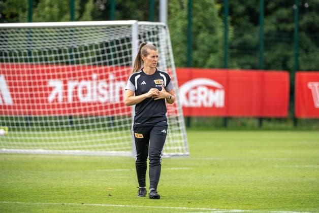 Fußball, Frauen, Saison 2026 2027, Google Pixel Frauen-Bundesliga, 1. FC Union Berlin, Training, Trainerin Marie-Louise Eta (1. Frauen 1. FC Union), 18.08.2026, *** Soccer, Women, 2026–2027 Season, Google Pixel Women s Bundesliga, 1. FC Union Berlin, Practice, Coach Marie Louise Eta, 1. FC Union Women s Team, August 18, 2026, Copyright: xMatthiasxKochx