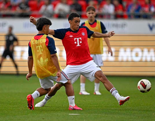 18.08.2026, Fussball Bundesliga 2026 2027, Testspiel, 1.FC Heidenheim - FC Bayern München, in der Voith-Arena Heidenheim, Jamal Musiala (Bayern München) amm Ball. *** August 18, 2026, 2026–2027 Bundesliga, Friendly Match, 1. FC Heidenheim vs. FC Bayern Munich, at the Voith Arena in Heidenheim, Jamal Musiala of Bayern Munich with the ball