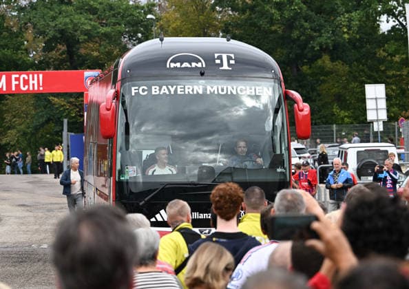 18.08.2026, xsltx, Fussball Testspiel, 1.FC Heidenheim - FC Bayern München v.l. Strahlkraft: Die Bayern kommen (DFL DFB REGULATIONS PROHIBIT ANY USE OF PHOTOGRAPHS as IMAGE SEQUENCES and or QUASI-VIDEO) *** August 18, 2026, xsltx, soccer exhibition match, 1. FC Heidenheim vs. FC Bayern Munich v l Strahlkraft Bayern is coming DFL DFB REGULATIONS PROHIBIT ANY USE OF PHOTOGRAPHS as IMAGE SEQUENCES and or QUASI-VIDEO