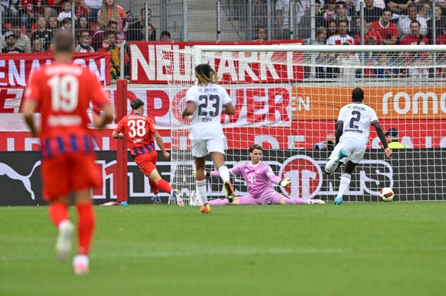 TOR zum 1:0 Yannik Wagner 1. FC Heidenheim 1846 FCH (38) Torschuss Aktion Torchance gegen Torwart Jonas Urbig FC Bayern Muenchen FCB (40) Dayot Upamecano FC Bayern Muenchen FCB (02) 1. FC Heidenheim 1846 FCH vs FC Bayern Muenchen FCB TESTSPIEL 18.08.2026 DFL REGULATIONS PROHIBIT ANY USE OF PHOTOGRAPHS AS IMAGE SEQUENCES AND OR QUASI-VIDEO 1. FC Heidenheim 1846 FCH vs FC Bayern Muenchen FCB TESTSPIEL *** GOAL: 1–0 Yannik Wagner 1 FC Heidenheim 1846 (FCH) 38 Shot on goal, scoring chance against goalkeeper Jonas Urbig FC Bayern Munich (FCB) 40 Dayot Upamecano FC Bayern Munich (FCB) 02 1 FC Heidenheim 1846 FCH vs. FC Bayern Munich FCB Friendly Match August 18, 2026 DFL regulations prohibit any use of photographs as image sequences and or quasi-video 1 FC Heidenheim 1846 FCH vs. FC Bayern Munich FCB FRIENDLY MATCH