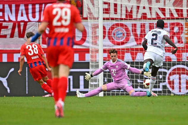 18.08.2026, Fussball Bundesliga 2026 2027, Testspiel, 1.FC Heidenheim - FC Bayern München, in der Voith-Arena Heidenheim, Yannik Wagner (1.FC Heidenheim) trifft zum 1:0 *** August 18, 2026, 2026–2027 Bundesliga, Friendly Match, 1 FC Heidenheim vs. FC Bayern Munich, at the Voith Arena in Heidenheim, Yannik Wagner scores the 1–0 goal for 1 FC Heidenheim