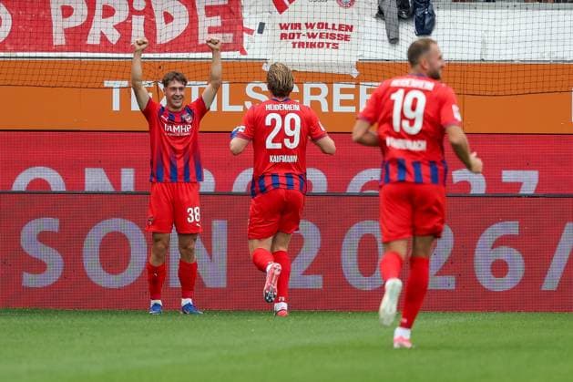 Yannik Wagner 38 (1FC Heidenheim 1846) jubelt mit Mikkel Kaufmann 29 (1FC Heidenheim 1846) und Jonas Foehrenbach 19 (1FC Heidenheim 1846) ueber das 1:0, Freude, 1. FC Heidenheim 1846 vs. FC Bayern Muenchen, Fussball, Maenner, Bundesliga, Freundschaftsspiel, Friendly Match, Saison 2026 2027, 18.08.2026 DFB regulations prohibit any use of photographs as image sequences and or quasi-video Heidenheim Baden-Wuerttemberg Deutschland *** Yannik Wagner (38, 1. FC Heidenheim 1846) celebrates with Mikkel Kaufmann (29, 1. FC Heidenheim 1846) and Jonas Foehrenbach (19, 1. FC Heidenheim 1846) after the 1-0 win. Joy, 1 FC Heidenheim 1846 vs. FC Bayern Munich, soccer, men’s, Bundesliga, friendly match, 2026–2027 season, August 18, 2026 DFB regulations prohibit any use of photographs as image sequences and or quasi-video Heidenheim, Baden-Württemberg, Germany Copyright: xkolbert-press MartinxAgüerax