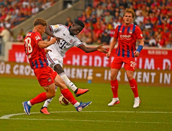 18.08.2026, Fussball Bundesliga 2026 2027, Testspiel, 1.FC Heidenheim - FC Bayern München, in der Voith-Arena Heidenheim, Bara Sapoko Ndiaye (Bayern München) gegen Yannik Wagner (1.FC Heidenheim) *** August 18, 2026, 2026–2027 Bundesliga, Friendly Match, 1. FC Heidenheim vs. FC Bayern Munich, at the Voith Arena in Heidenheim, Bara Sapoko Ndiaye (Bayern Munich) vs. Yannik Wagner (1. FC Heidenheim)