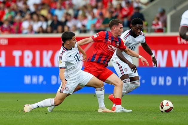 im Zweikampf, Aktion, mit Felipe Chavez 32 (FC Bayern Muenchen), Paul Hennrich 8 (1. FC Heidenheim), 1. FC Heidenheim 1846 vs. FC Bayern Muenchen, Fussball, Testspiel, 18.08.2026 Heidenheim Baden-Wuerttemberg Deutschland *** One-on-one, action, with Felipe Chavez 32, FC Bayern Munich, Paul Hennrich 8 1 FC Heidenheim, 1 FC Heidenheim 1846 vs. FC Bayern Munich, soccer, friendly match, August 18, 2026, Heidenheim, Baden-Württemberg, Germany Copyright: xkolbert-press ChristianxKolbertx