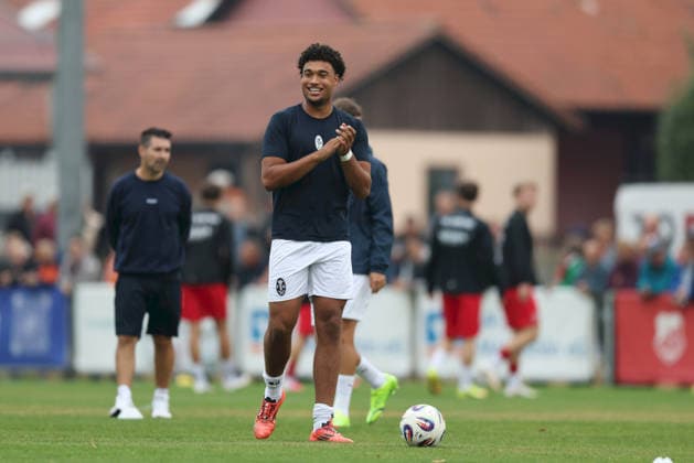 18.08.2026, Herren, Fussball, Saison 2026 2027, Regionalliga Bayern, 5. Spieltag: TSV Aubstadt - TSV 1860 Muenchen Arian Ortivero Calderon ( 12, TSV 1860 München) gestikuliert, Arme, Hände, applaudiert Sulzfeld Schulstadion Aubstadt (NGN Arena) Bayern Deutschland *** August 18, 2026, Men s Soccer, 2026–2027 Season, Bavarian Regional League, Matchday 5: TSV Aubstadt vs. TSV 1860 Munich; Arian Ortivero Calderon 12, TSV 1860 Munich gesturing, arms, hands, applauding at Sulzfeld Schulstadion in Aubstadt, NGN Arena, Bavaria, Germany