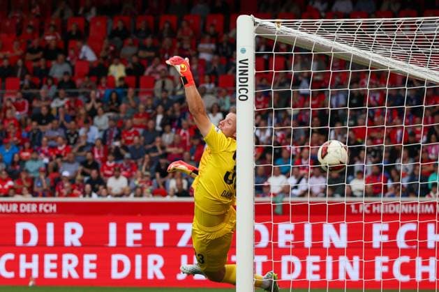Felipe Chavez 32 (FC Bayern Muenchen), nicht im Bild, erzielt das 1:1 per Freistoss, Thomas Daehne 33 (1FC Heidenheim 1846) streckt sich vergeblich, 1. FC Heidenheim 1846 vs. FC Bayern Muenchen, Fussball, Maenner, Bundesliga, Freundschaftsspiel, Friendly Match, Saison 2026 2027, 18.08.2026 DFB regulations prohibit any use of photographs as image sequences and or quasi-video Heidenheim Baden-Wuerttemberg Deutschland *** Felipe Chavez (32, FC Bayern Munich), not pictured, scores the 1-1 goal on a free kick; Thomas Daehne (33, 1. FC Heidenheim 1846) stretches in vain, 1 FC Heidenheim 1846 vs. FC Bayern Munich, soccer, men’s, Bundesliga, friendly match, 2026–2027 season, August 18, 2026. DFB regulations prohibit any use of photographs as image sequences and or quasi-video. Heidenheim, Baden-Württemberg, Germany Copyright: xkolbert-press MartinxAgüerax