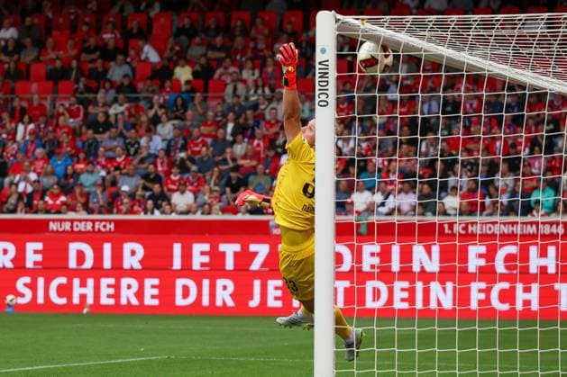 Felipe Chavez 32 (FC Bayern Muenchen), nicht im Bild, erzielt das 1:1 per Freistoss, Thomas Daehne 33 (1FC Heidenheim 1846) streckt sich vergeblich, 1. FC Heidenheim 1846 vs. FC Bayern Muenchen, Fussball, Maenner, Bundesliga, Freundschaftsspiel, Friendly Match, Saison 2026 2027, 18.08.2026 DFB regulations prohibit any use of photographs as image sequences and or quasi-video Heidenheim Baden-Wuerttemberg Deutschland *** Felipe Chavez, 32, of FC Bayern Munich (not pictured), scores the 1-1 goal on a free kick; Thomas Daehne, 33, of 1. FC Heidenheim 1846, reaches out in vain, 1. FC Heidenheim 1846 vs. FC Bayern Munich, soccer, men’s, Bundesliga, friendly match, 2026–2027 season, August 18, 2026. DFB regulations prohibit any use of photographs as image sequences and or quasi-video. Heidenheim, Baden-Württemberg, Germany Copyright: xkolbert-press MartinxAgüerax