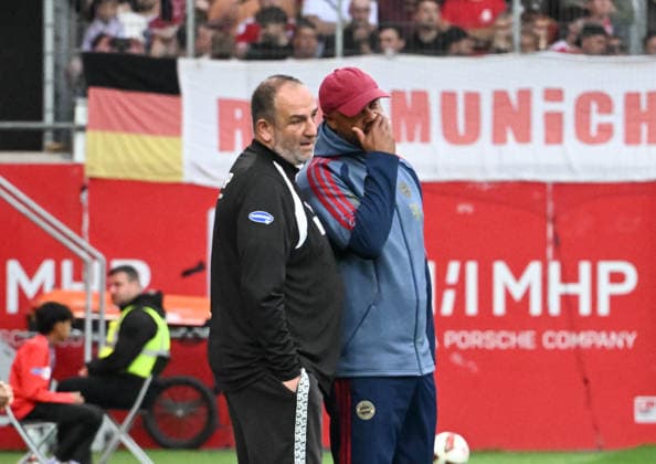 18.08.2026, xsltx, Fussball Testspiel, 1.FC Heidenheim - FC Bayern München v.l. Frank Schmidt (Cheftrainer 1. FC Heidenheim 1846) und Vincent Kompany (Cheftrainer FC Bayern München) (DFL DFB REGULATIONS PROHIBIT ANY USE OF PHOTOGRAPHS as IMAGE SEQUENCES and or QUASI-VIDEO) *** August 18, 2026, xsltx, soccer friendly, 1. FC Heidenheim vs. FC Bayern Munich; Frank Schmidt, head coach of 1. FC Heidenheim 1846, and Vincent Kompany, head coach of FC Bayern Munich; DFL and DFB regulations prohibit any use of photographs as image sequences and or quasi-video