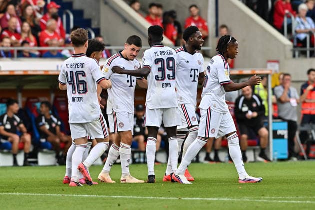 Testspiel; 1. FC Heidenheim - FC Bayern München; 18.08.2026 HEIDENHEIM, GERMANY - 18. AUGUST: Jubel der Bayern nach dem Treffer zum 1-1 durch Felipe CHAVEZ (FC Bayern Munich 32) Tor Torschuetze Freude Happy während dem Testspiel zwischen dem 1. FC Heidenheim und dem FC Bayern München in der Voith-Arena *** Friendly Match: 1. FC Heidenheim vs. FC Bayern Munich, August 18, 2026, HEIDENHEIM, GERMANY August 18 Bayern players celebrate after Felipe CHAVEZ scores the 1–1 goal FC Bayern Munich 32 Goal Scorers Joy Happy during the friendly match between 1 FC Heidenheim and FC Bayern Munich at the Voith Arena Copyright: xBEAUTIFULxSPORTS Goldbergx