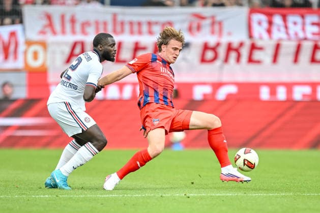 Dayot Upamecano (FC Bayern Muenchen) und Mikkel Kaufmann (1. FC Heidenheim 1846) battle for the ball during the pre-Season Friendly match between 1.FC Heidenheim v FC Bayern Muenchen at Voith-Arena on August 18, 2026 in Heidenheim, Germany. (Photo by Harry Langer DeFodi Images) - *** Dayot Upamecano of FC Bayern Munich and Mikkel Kaufmann of 1 FC Heidenheim 1846 battle for the ball during the preseason friendly match between 1 FC Heidenheim and FC Bayern Munich at the Voith Arena on August 18, 2026 in Heidenheim, Germany. Photo by Harry Langer, DeFodi Images