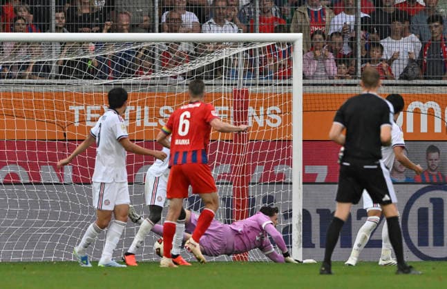 TOR zum 2:1 Julian Niehues 1. FC Heidenheim 1846 FCH (16) (nicht im Bild) gegen Torwart Jonas Urbig FC Bayern Muenchen FCB (40) 1. FC Heidenheim 1846 FCH vs FC Bayern Muenchen FCB TESTSPIEL 18.08.2026 DFL REGULATIONS PROHIBIT ANY USE OF PHOTOGRAPHS AS IMAGE SEQUENCES AND OR QUASI-VIDEO 1. FC Heidenheim 1846 FCH vs FC Bayern Muenchen FCB TESTSPIEL *** GOAL: 2-1 Julian Niehues (1 FC Heidenheim 1846, FCH 16) not shown in the frame, against goalkeeper Jonas Urbig (FC Bayern Munich, FCB 40) 1 FC Heidenheim 1846 (FCH) vs. FC Bayern Munich (FCB) Friendly Match 18 08, 2026 DFL regulations prohibit any use of photographs as image sequences and or quasi-video 1 FC Heidenheim 1846 FCH vs. FC Bayern Munich FCB friendly match