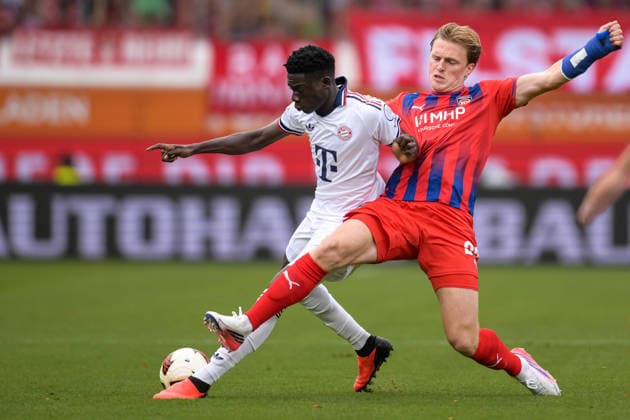 Fußball, Testspiel, 20260818, 1. FC Heidenheim - FC Bayern München. Im Bild v.l. Bara Sapoko NDIAYE (Bayern, 39), Mikkel KAUFMANN (Heidenheim, 29) Zweikampf Ball. Heidenheim Voith-Arena Baden-Württemberg Deutschland *** Soccer, Friendly Match, 20260818, 1 FC Heidenheim vs. FC Bayern Munich. Pictured, from left: Bara Sapoko NDIAYE (Bayern), 39, Mikkel KAUFMANN (Heidenheim), 29. Tackle for the ball at Heidenheim s Voith Arena, Baden-Württemberg, Germany Copyright: Passion2Press MarkusxFischerx