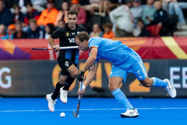 Argentina v Netherlands - FIH Hockey World Cup AMSTELVEEN, NETHERLANDS - AUGUST 18: Thijs van Dam of Netherlands during the FIH Hockey World Cup match between Argentina and Netherlands at Wagener Stadion on August 18, 2026 in Amstelveen, Netherlands. Amstelveen Wagener Stadion Netherlands Content not available for redistribution in The Netherlands directly or indirectly through any third parties. Copyright: xMarcelxvanxPlateringenx
