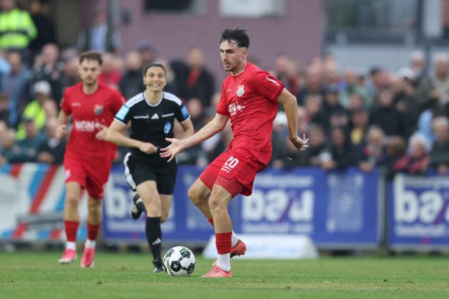 18.08.2026, Herren, Fussball, Saison 2026 2027, Regionalliga Bayern, 5. Spieltag: TSV Aubstadt - TSV 1860 Muenchen Pascal Moll ( 20, TSV Aubstadt) im Ballbesitz Sulzfeld Schulstadion Aubstadt (NGN Arena) Bayern Deutschland *** August 18, 2026, Men s, Soccer, 2026–2027 Season, Bavarian Regional League, Matchday 5: TSV Aubstadt vs. TSV 1860 Munich; Pascal Moll, 20; TSV Aubstadt in possession; Sulzfeld School Stadium, Aubstadt; NGN Arena, Bavaria, Germany