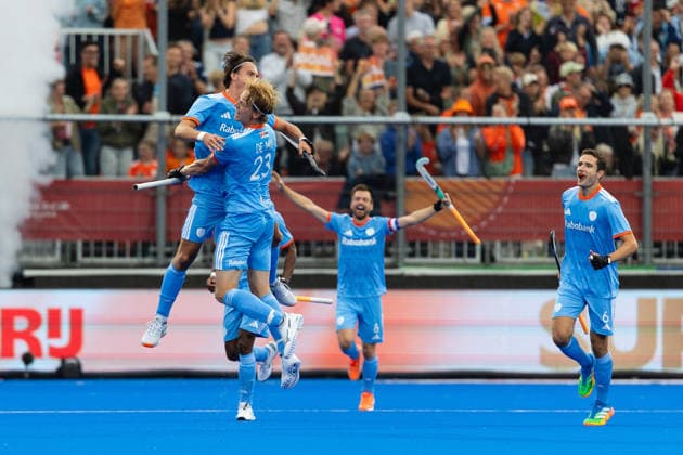 Argentina v Netherlands - FIH Hockey World Cup AMSTELVEEN, NETHERLANDS - AUGUST 18: Duco Telgenkamp and Joep de Mol of Netherlands during the FIH Hockey World Cup match between Argentina and Netherlands at Wagener Stadion on August 18, 2026 in Amstelveen, Netherlands. Amstelveen Wagener Stadion Netherlands Content not available for redistribution in The Netherlands directly or indirectly through any third parties. Copyright: xMarcelxvanxPlateringenx