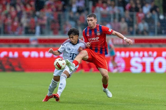 Harter Zweikampf Paul Hennrich (1.FC Heidenheim, 08) Maycon Cardozo (FC Bayern Muenchen, 49) Mimik Dynamik, GER, 1. FC Heidenheim vs. FC Bayern Muenchen, Fußball, Testspiel, 2026 2027, 18.08.2026, DFL DFB REGULATIONS PROHIBIT ANY USE OF PHOTOGRAPHS AS IMAGE SEQUENCES AND OR QUASI-VIDEO, GER, 1. FC Heidenheim vs. FC Bayern Muenchen, Fußball, Testspiel, 2026 2027, 18.08.2026 Heidenheim *** Fierce tackle: Paul Hennrich (1 FC Heidenheim), 08 Maycon Cardozo (FC Bayern Munich), 49 Facial expressions and body language, GER, 1 FC Heidenheim vs. FC Bayern Munich, Soccer, Friendly Match, 2026–2027, August 18, 2026, DFL and DFB regulations prohibit any use of photographs as image sequences and or quasi-video, GER, 1 FC Heidenheim vs. FC Bayern Munich, Soccer, Friendly Match, 2026–2027, August 18, 2026, Heidenheim Copyright: xEibner-Pressefoto JanixPlessx EP_JPL