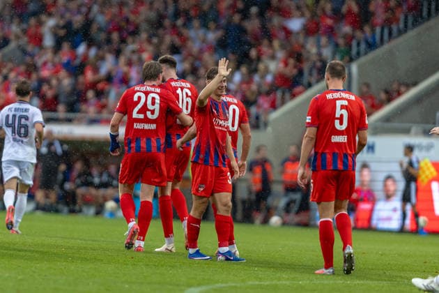 Tor Torjubel 2:1 Jubel Freude Emotionen Mimik Gestik Julian Niehues (1.FC Heidenheim, 16) Mikkel Kaufmann (1.FC Heidenheim, 29) Yannik Wagner (1.FC Heidenheim, 38) Benedikt Gimber (1.FC Heidenheim, 05), GER, 1. FC Heidenheim vs. FC Bayern Muenchen, Fußball, Testspiel, 2026 2027, 18.08.2026, DFL DFB REGULATIONS PROHIBIT ANY USE OF PHOTOGRAPHS AS IMAGE SEQUENCES AND OR QUASI-VIDEO, GER, 1. FC Heidenheim vs. FC Bayern Muenchen, Fußball, Testspiel, 2026 2027, 18.08.2026 Heidenheim *** Goal Goal Celebration 2 1 Cheering Joy Emotions Facial Expressions Gestures Julian Niehues 1 FC Heidenheim, 16 Mikkel Kaufmann 1 FC Heidenheim, 29 Yannik Wagner 1 FC Heidenheim, 38 Benedikt Gimber 1 FC Heidenheim, 05, GER, 1 FC Heidenheim vs. FC Bayern Munich, soccer, friendly match, 2026–2027, August 18, 2026, DFL and DFB regulations prohibit any use of photographs as image sequences and or quasi-video, GER, 1 FC Heidenheim vs. FC Bayern Munich, soccer, friendly match, 2026–2027, August 18, 2026, Heidenheim Copyright: xEibner-Pressefoto JanixPlessx EP_JPL