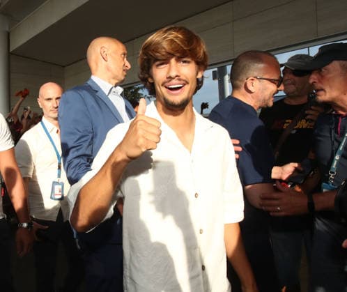 IPA87601442 - Ciampino, August 18, 2026: Rodrigo Mora, Roma’s new signing, at the airport (Photo by Gino Mancini)  Copyright: xGinoxMancini IPAxSportx xx 87601442