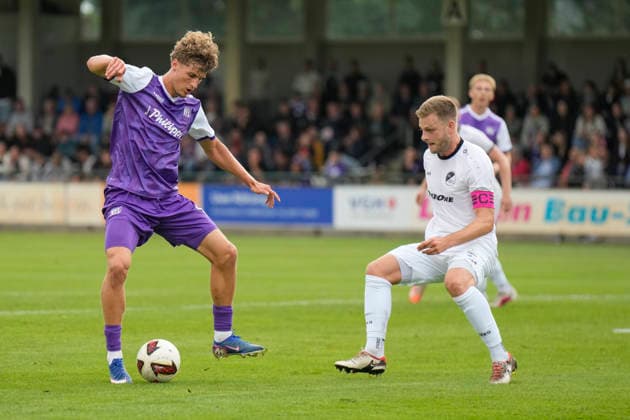 18.08.2026, Getränke Hoffmann Stadion, Spelle, GER, 2. Liga und Oberliga: Testspiel SC Spelle-Venhaus vs VfL Osnabrück, Luca Raimund (VfL Osnabrück 17) vs Jan-Luca Ahillen (Spelle 16) DFL REGULATIONS PROHIBIT ANY USE OF PHOTOGRAPHS AS IMAGE SEQUENCES AND OR QUASI-VIDEO. Spelle Niedersachsen Getränke Hoffmann Stadion *** August 18, 2026, Getränke Hoffmann Stadium, Spelle, GER, 2nd Division and Oberliga Friendly Match: SC Spelle Venhaus vs. VfL Osnabrück, Luca Raimund (VfL Osnabrück) 17 vs. Jan Luca Ahillen (Spelle) 16. DFL regulations prohibit any use of photographs as image sequences and or quasi-video. Spelle, Lower Saxony, Getränke Hoffmann Stadium