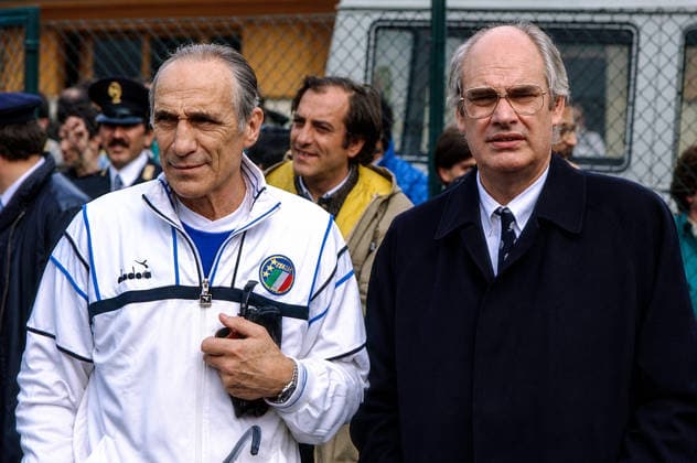 Enzo Bearzot, Leonardo Vecchiet ROCCARASO, ITALY - MAY 08: The head coach of the Italian national football team Enzo Bearzot with Professor Leonardo Vecchiet, team doctor for the Italian national football team during the retreat of the Italian national football team before the World Cup in Mexico on May 8, 1986 in Roccaraso, Abruzzo, Italy. Roccaraso Abruzzo Italy Copyright: xStefanoxMontesix