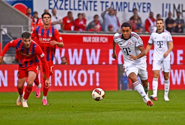 18.08.2026, Fussball Bundesliga 2026 2027, Testspiel, 1.FC Heidenheim - FC Bayern München, in der Voith-Arena Heidenheim, Jamal Musiala (Bayern München) spurtet *** August 18, 2026, 2026–2027 Bundesliga, Friendly Match, 1 FC Heidenheim vs. FC Bayern Munich, at the Voith Arena in Heidenheim, Jamal Musiala of Bayern Munich sprints