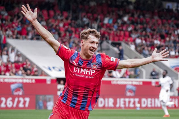 Deutschland: Fussball Saison 2026 2027 , Testspiel Freundschaftsspiel , 1. FC Heidenheim vs. FC Bayern München - Voith-Arena (Heidenheim) Yannik Wagner (1. FC Heidenheim, 38) Tor, Torjubel, Jubel, Freude, Emotionen, Tor und Torjubel zum 1:0 Heidenheim Voith-Arena Deutschland Germany *** Germany Soccer Season 2026–2027, Exhibition Match, 1. FC Heidenheim vs. FC Bayern Munich, Voith Arena, Heidenheim, Yannik Wagner, 1. FC Heidenheim, 38th goal, goal celebration, celebration, joy, emotions, goal, and goal celebration for the 1–0 Heidenheim win at the Voith Arena, Germany Copyright: xBennetxLongx