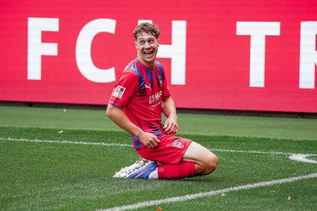 Deutschland: Fussball Saison 2026 2027 , Testspiel Freundschaftsspiel , 1. FC Heidenheim vs. FC Bayern München - Voith-Arena (Heidenheim) Yannik Wagner (1. FC Heidenheim, 38) Tor, Torjubel, Jubel, Freude, Emotionen, Tor und Torjubel zum 1:0 Heidenheim Voith-Arena Deutschland Germany *** Germany Soccer Season 2026–2027, Exhibition Match, 1. FC Heidenheim vs. FC Bayern Munich, Voith Arena, Heidenheim, Yannik Wagner, 1. FC Heidenheim, 38th goal, goal celebration, celebration, joy, emotions, goal, and goal celebration for the 1–0 win by Heidenheim at Voith Arena, Germany Copyright: xBennetxLongx