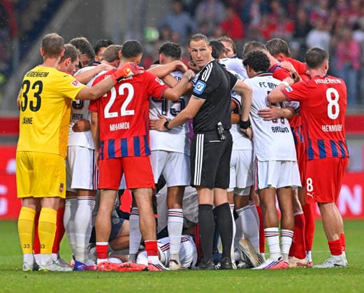 18.08.2026, Fussball Bundesliga 2026 2027, Testspiel, 1.FC Heidenheim - FC Bayern München, in der Voith-Arena Heidenheim, Jamal Musiala (Bayern München) am Boden *** August 18, 2026, 2026–2027 Bundesliga, Friendly Match, 1. FC Heidenheim vs. FC Bayern Munich, at the Voith Arena in Heidenheim, Jamal Musiala of Bayern Munich on the ground
