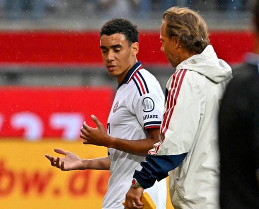 18.08.2026, Fussball Bundesliga 2026 2027, Testspiel, 1.FC Heidenheim - FC Bayern München, in der Voith-Arena Heidenheim, Jamal Musiala (Bayern München) geht aus dem Spiel *** August 18, 2026, 2026–2027 Bundesliga season, Friendly Match, 1. FC Heidenheim vs. FC Bayern Munich, at the Voith Arena in Heidenheim; Jamal Musiala of FC Bayern Munich leaves the game