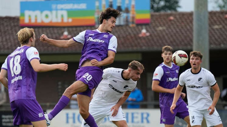 18.08.2026, Getränke Hoffmann Stadion, Spelle, GER, 2. Liga und Oberliga: Testspiel SC Spelle-Venhaus vs VfL Osnabrück, 3:1-Kopfball-Tor von Theo Janotta (VfL Osnabrück 20) DFL REGULATIONS PROHIBIT ANY USE OF PHOTOGRAPHS AS IMAGE SEQUENCES AND OR QUASI-VIDEO. Spelle Niedersachsen Getränke Hoffmann Stadion *** August 18, 2026, Getränke Hoffmann Stadium, Spelle, GER, 2nd Division and Oberliga Friendly Match: SC Spelle Venhaus vs. VfL Osnabrück, 3-1 header goal by Theo Janotta, VfL Osnabrück 20. DFL regulations prohibit any use of photographs as image sequences and or quasi-video. Spelle, Lower Saxony, Getränke Hoffmann Stadium