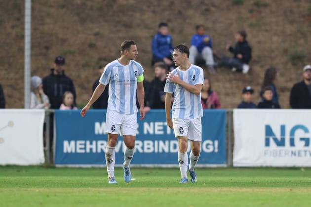 18.08.2026, Herren, Fussball, Saison 2026 2027, Regionalliga Bayern, 5. Spieltag: TSV Aubstadt - TSV 1860 Muenchen v.li. Dennis Dressel ( 14, TSV 1860 München) und Emre Erdogan ( 19, TSV 1860 München) nach dem 0:2 im Dialog Sulzfeld Schulstadion Aubstadt (NGN Arena) Bayern Deutschland *** August 18, 2026, Men s Soccer, 2026–2027 Season, Bavarian Regional League, Matchday 5: TSV Aubstadt vs. TSV 1860 Munich; from left: Dennis Dressel 14, TSV 1860 Munich and Emre Erdogan 19, TSV 1860 Munich after the 0–2 loss at Sulzfeld Schulstadion, Aubstadt, NGN Arena, Bavaria, Germany