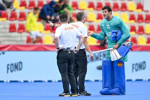 Hockey World Cup Belgium & The Netherlands 2026 - Men - Spain vs Australia Luis Calzado (15) of Spain and the umpires pictured during a hockey game between Spain and Australia , the second (out of three) matches during the group stage of the men 2026 Hockey World Cup , on Tuesday 18 August 2026 in Wavre , Belgium . PHOTO SPORTPIX Stijn Audooren Wavre Belfius Hockey Arena Waals-Brabant Belgium  Copyright: xSportpix.bex xStijnxAudoorenxStijnxAudoorenx