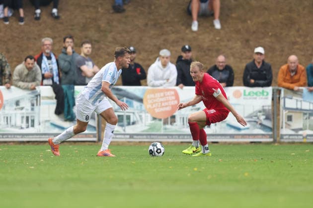 18.08.2026, Herren, Fussball, Saison 2026 2027, Regionalliga Bayern, 5. Spieltag: TSV Aubstadt - TSV 1860 Muenchen Florian Niederlechner ( 7, TSV 1860 München) und Steffen Behr ( 16, TSV Aubstadt) Sulzfeld Schulstadion Aubstadt (NGN Arena) Bayern Deutschland *** August 18, 2026, Men s Soccer, 2026–2027 Season, Bavarian Regional League, Matchday 5: TSV Aubstadt vs. TSV 1860 Munich, Florian Niederlechner 7, TSV 1860 Munich and Steffen Behr 16, TSV Aubstadt Sulzfeld, Schulstadion Aubstadt, NGN Arena, Bavaria, Germany