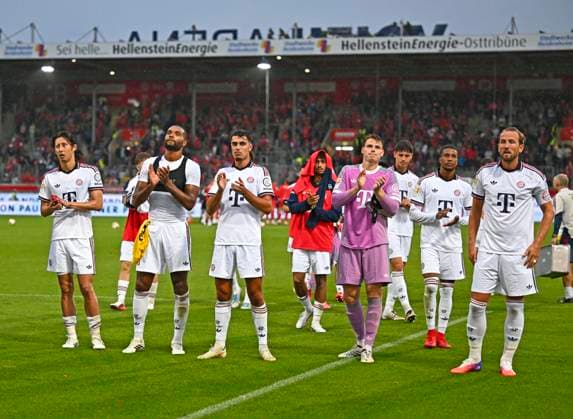 18.08.2026, Fussball Bundesliga 2026 2027, Testspiel, 1.FC Heidenheim - FC Bayern München, in der Voith-Arena Heidenheim, v.l. Hiroki Ito (FC Bayern München), Jonathan Tah (FC Bayern München), Aleksandar Pavlovic (FC Bayern München), Nathaniel Brown (FC Bayern München), Torwart Jonas Urbig (FC Bayern München), x, Michael Olise (FC Bayern München) und Harry Kane (FC Bayern München) *** August 18, 2026, 2026–2027 Bundesliga, Friendly Match, 1. FC Heidenheim vs. FC Bayern Munich, at the Voith Arena in Heidenheim, from left: Hiroki Ito (FC Bayern Munich), Jonathan Tah (FC Bayern Munich), Aleksandar Pavlovic (FC Bayern Munich), Nathaniel Brown (FC Bayern Munich), goalkeeper Jonas Urbig (FC Bayern Munich), x, Michael Olise (FC Bayern Munich) and Harry Kane (FC Bayern Munich)