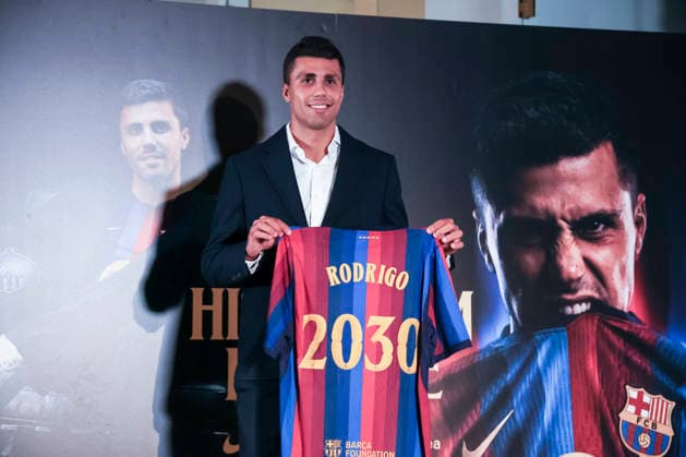 August 18, 2026, Barcelona, Barcelona, SPAIN: Rodrigo Hernandez poses in her FC Barcelona, Barca shirt during his presentation as new player of FC Barcelona at Commercial Office on August 18, 2026 in Barcelona, Spain. Barcelona SPAIN - ZUMAa181 20260818_zaa_a181_060 Copyright: xJavierxBorregox